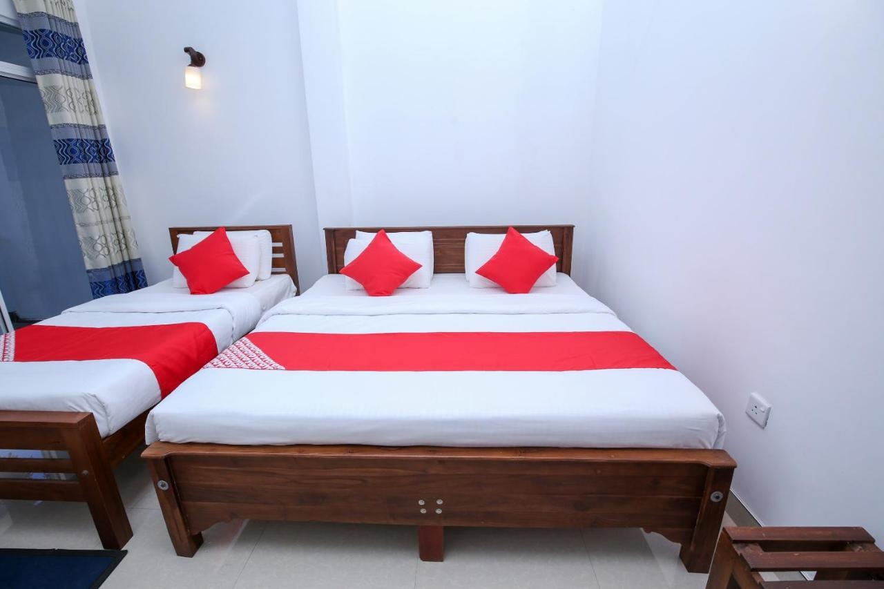 Oyo 438 Sarala Residence Hotel Kandy Quarto foto
